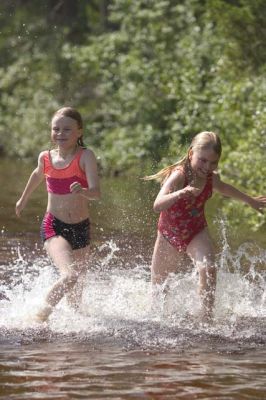 140_4067.jpg
lapsi tyttö ranta järvi vesi leikki juosta liikunta kesä loma helle
Avainsanat: lapsi tyttö ranta järvi vesi leikki juosta liikunta kesä loma helle