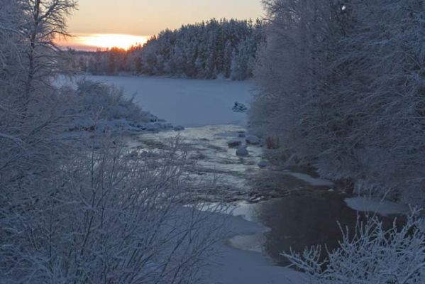 20031123_014.jpg
joki auringonlasku talvi sininen jää suomussalmi pakkanen maisema
Avainsanat: joki auringonlasku talvi sininen jää suomussalmi pakkanen maisema