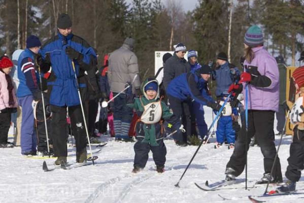 2005_03_19 034.jpg
hiihtokilpailu lapsi aikuinen urheilu liikunta talvi lumi hiihto hiihtää tapahtuma
Avainsanat: hiihtokilpailu lapsi aikuinen urheilu liikunta talvi lumi hiihto hiihtää tapahtuma