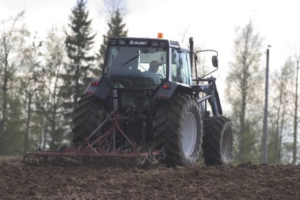 116_1608.jpg
traktori pelto maatalous maanmuokkaus peltotyö
Avainsanat: traktori pelto maatalous maanmuokkaus peltotyö
