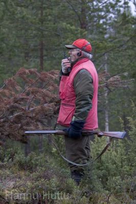 20041113_001.jpg
metsäkauriin metsästys jahti metsätäjä syksy mies harrastus puhelin yhteys haulikko 
Avainsanat: metsäkauriin metsästys jahti metsätäjä syksy mies harrastus puhelin yhteys haulikko