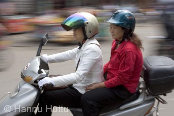 2006_03_16 085.jpg
skootteri liikenne kaupunki nainen vauhti haikou hainan kiina
Avainsanat: skootteri liikenne kaupunki nainen vauhti haikou hainan kiina