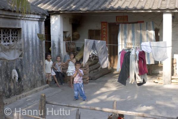 2006_03_20 193.jpg
lapsi piha rakennus asua asunto maaseutu alkuperäiskansa hainan kiina
Avainsanat: lapsi piha rakennus asua asunto maaseutu alkuperäiskansa hainan kiina