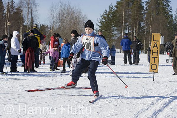 2009_03_28_323.jpg
hiihtokilpailu nuori tyttö talviurheilu liikunta ulkoilu lapsi urheilu luisteluhiihto hiihtää
Avainsanat: hiihtokilpailu nuori tyttö talviurheilu liikunta ulkoilu lapsi urheilu luisteluhiihto hiihtää