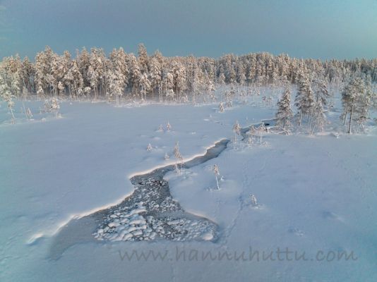 20211221015
talvimaisema hossan kansallispuisto hossa suomaisema talvi ilmakuva
Avainsanat: talvimaisema hossan kansallispuisto hossa suomaisema talvi ilmakuva